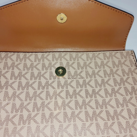Michael Kors Kimberly Large Leather Tote & Purse Wallet 2 in 1 (Tan) - Picture 9 of 15